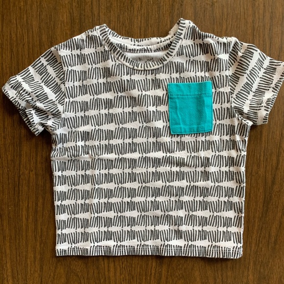 June & January pocket tee - Picture 1 of 2